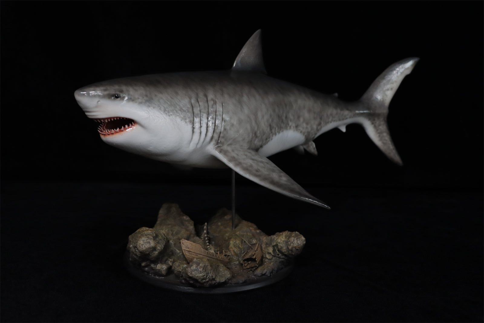 Rheic 1/35 Megalodon Statue
