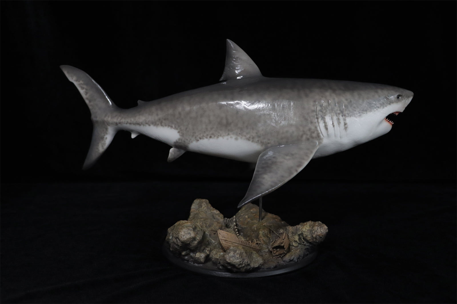 Rheic 1/35 Megalodon Statue