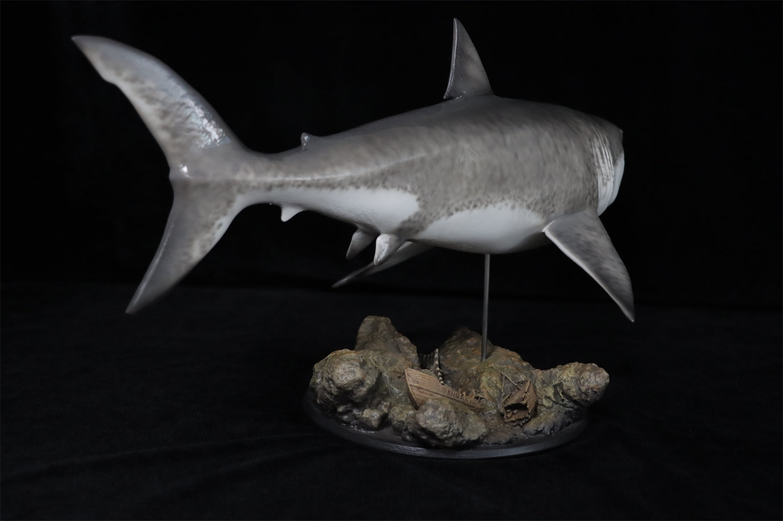 Rheic 1/35 Megalodon Statue