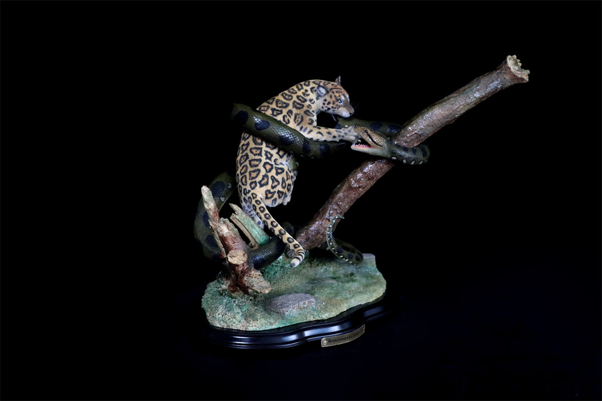 K&P 1/6 Anaconda VS Panthera onca Scene Statue