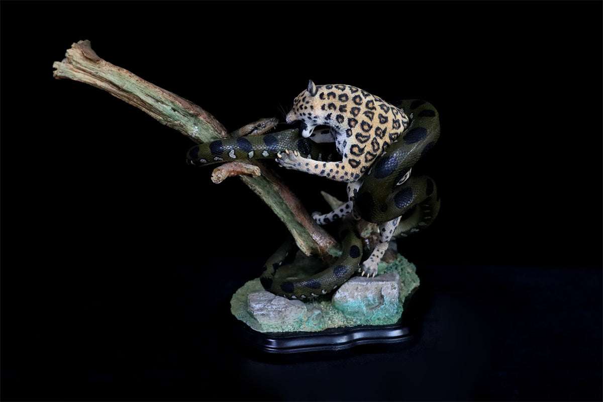 K&P 1/6 Anaconda VS Panthera onca Scene Statue
