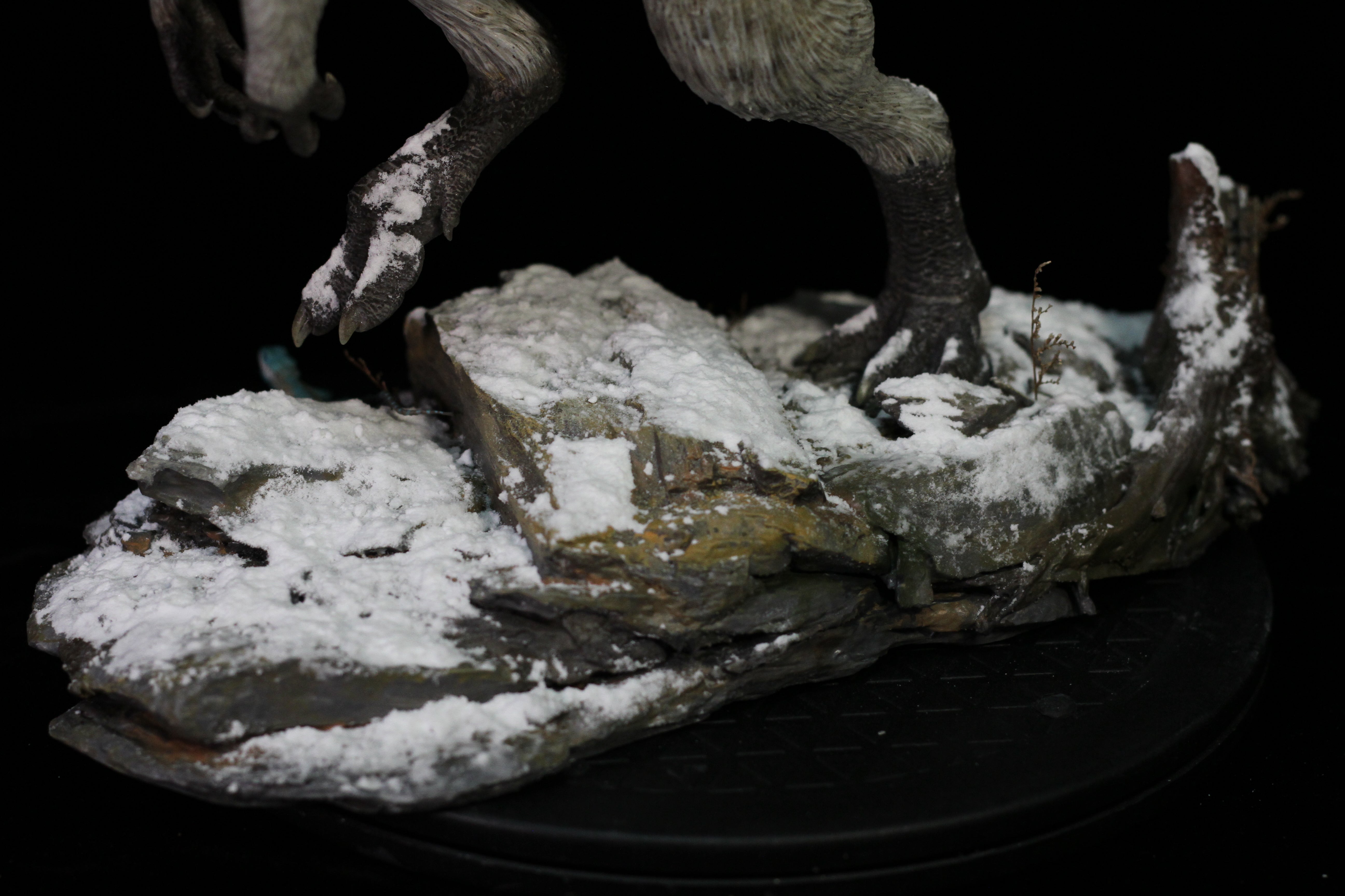 Yutyrannus Scene Statue