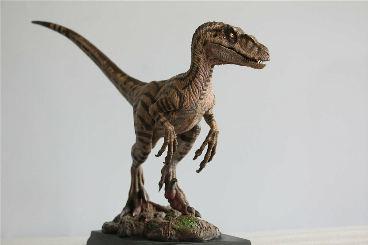 W-Dragon 1/8 Deinonychus Statue