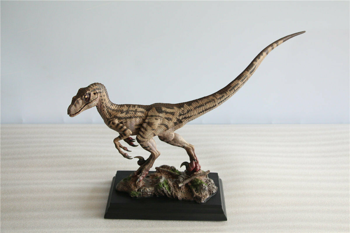 W-Dragon 1/8 Deinonychus Statue