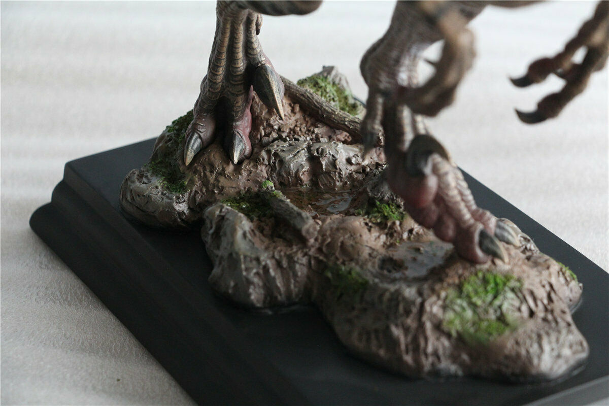 W-Dragon 1/8 Deinonychus Statue