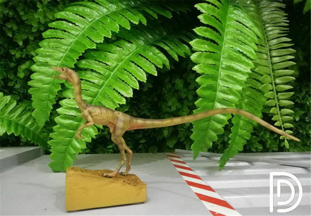 DINO DREAM 1/5 Female Compsognathus Statue