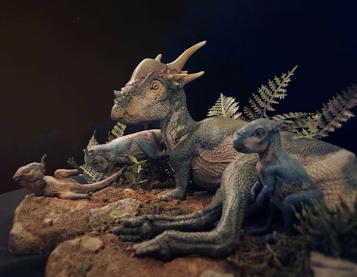 G.R x BLACK HORSE 1/6 Stygimoloch Family Scene GK Statue