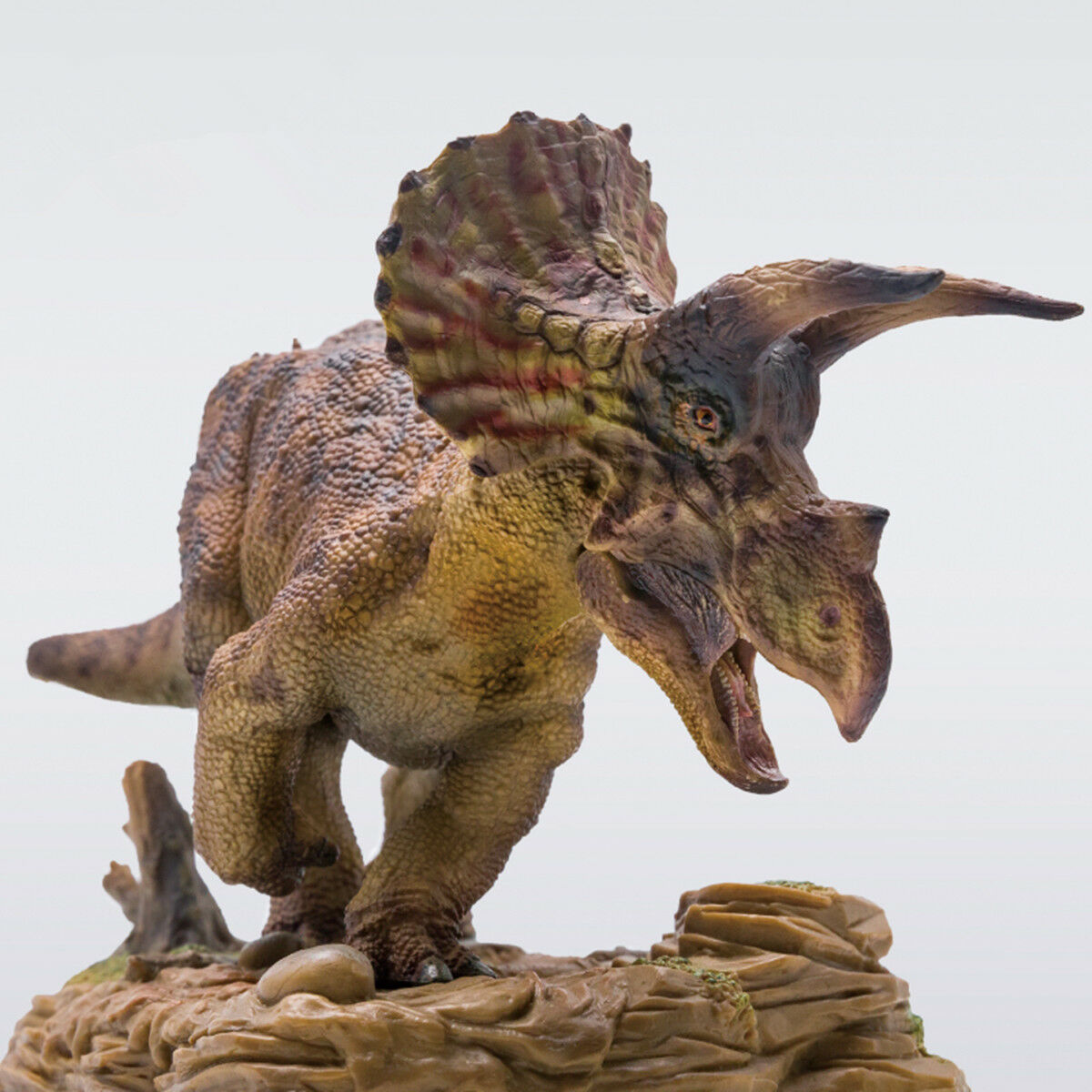 PNSO 1/35 Triceratops Doyle Model