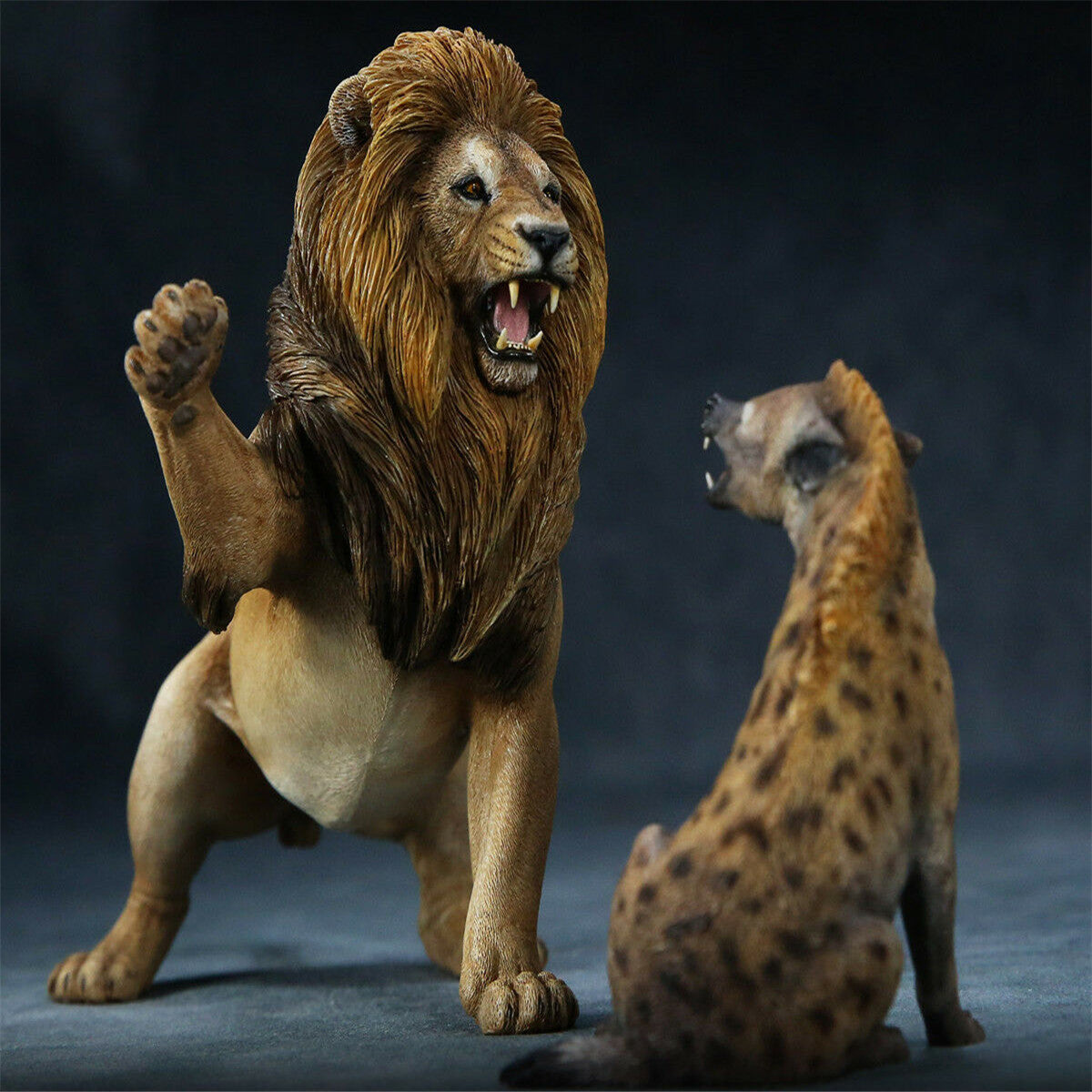 Nanmu Thundering Rage Africa lion VS Spotted hyena Figure