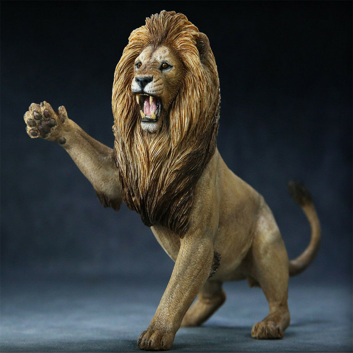 Nanmu Thundering Rage Africa lion VS Spotted hyena Figure