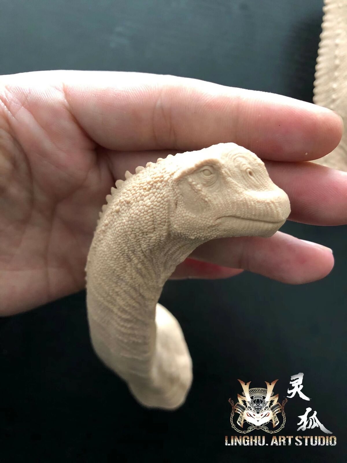 LINGHU ART STUDIO 1:35 Scale Camarasaurus father and son Model Kit