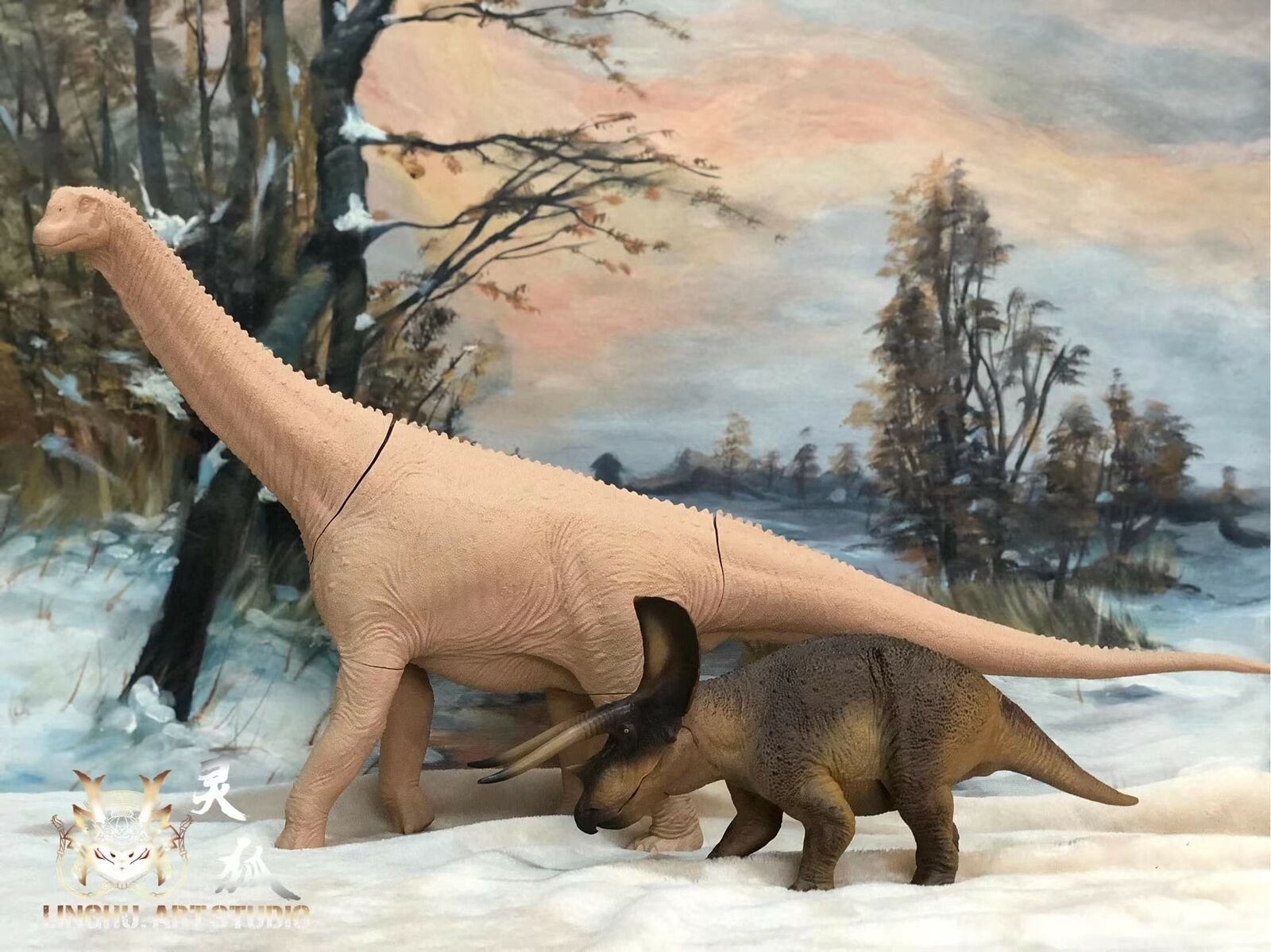 LINGHU ART STUDIO 1:35 Scale Camarasaurus father and son Model Kit