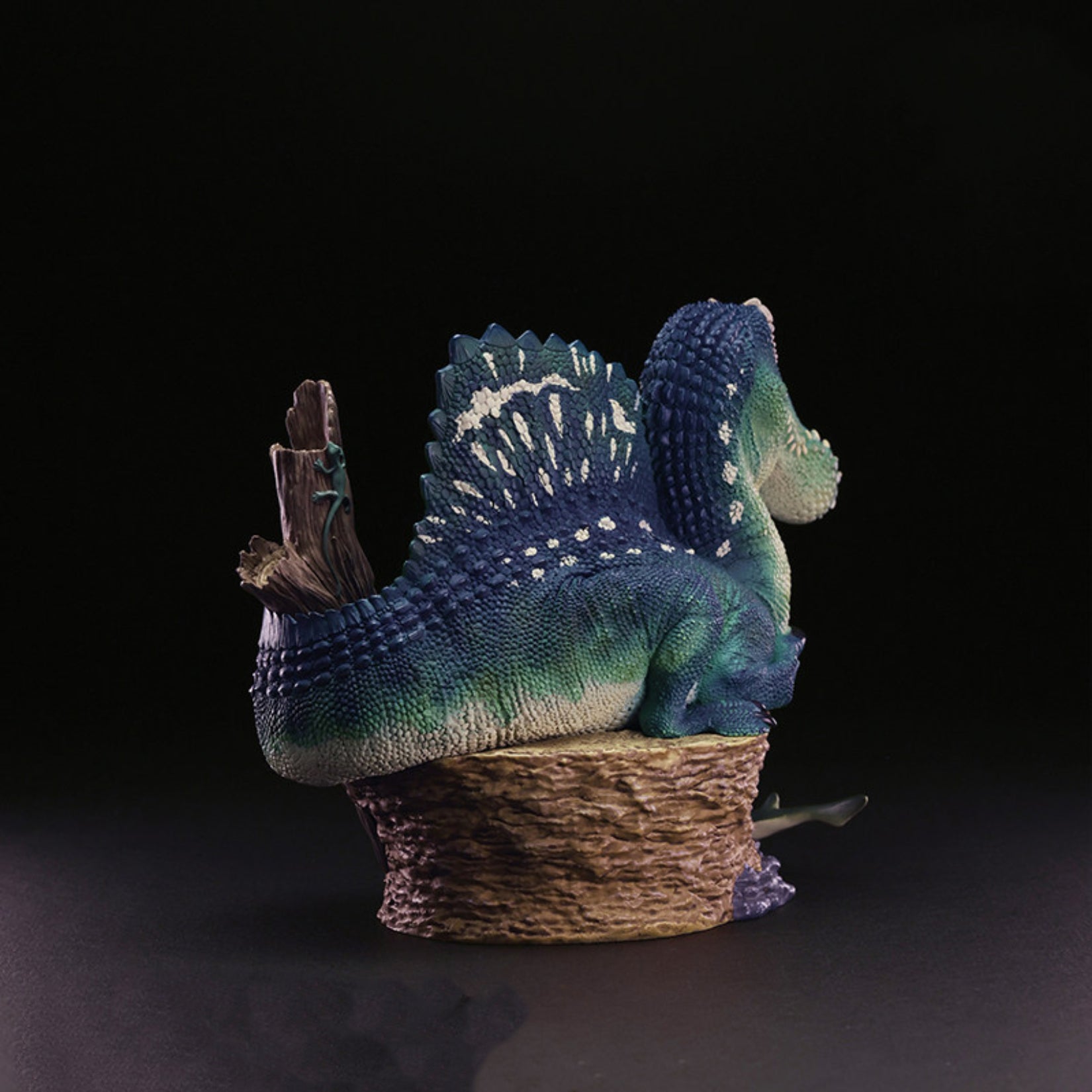 Animal Heavenly Body  Spinosaurus Figurine