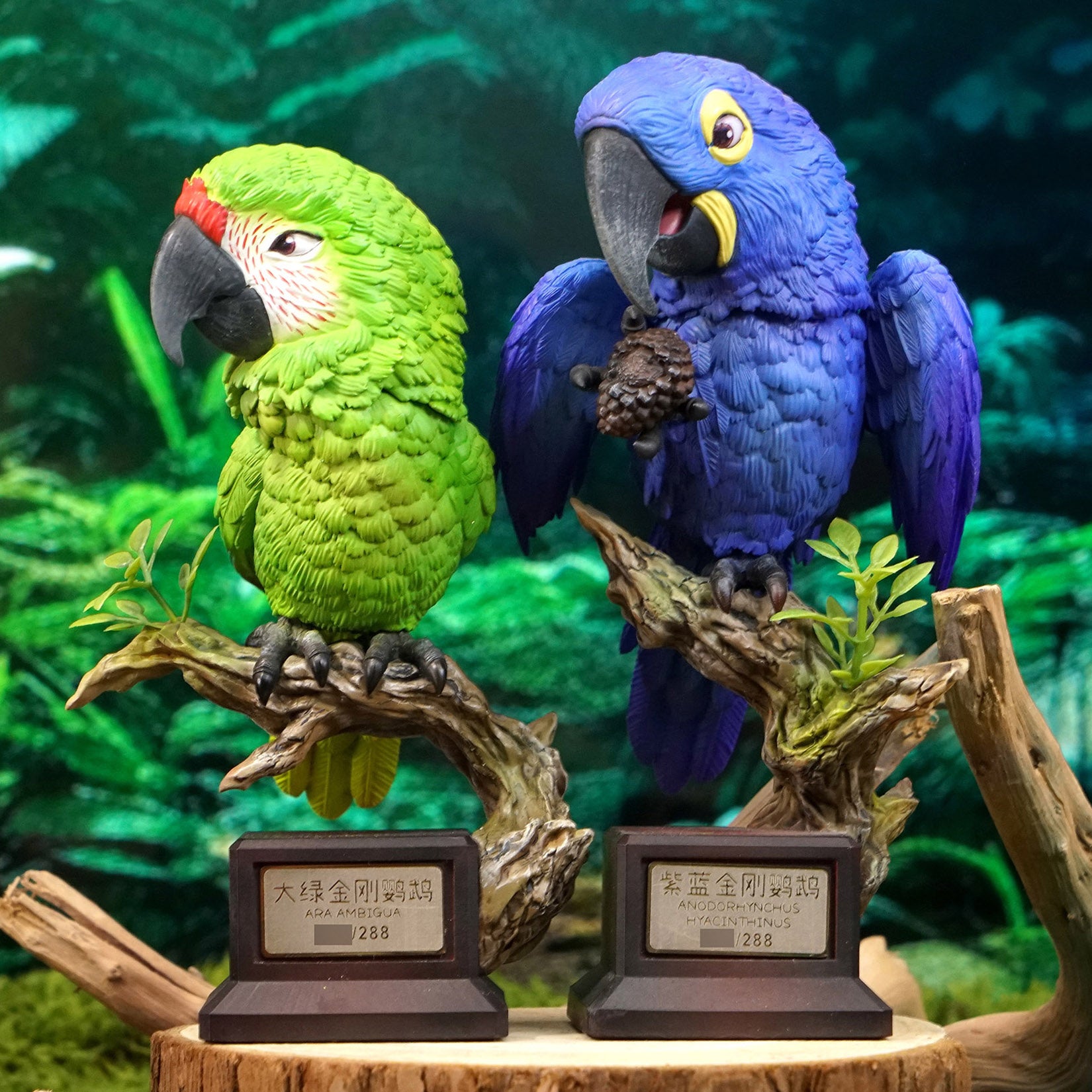 Great Green Macaw & Hyacinth Macaw Parrot Model