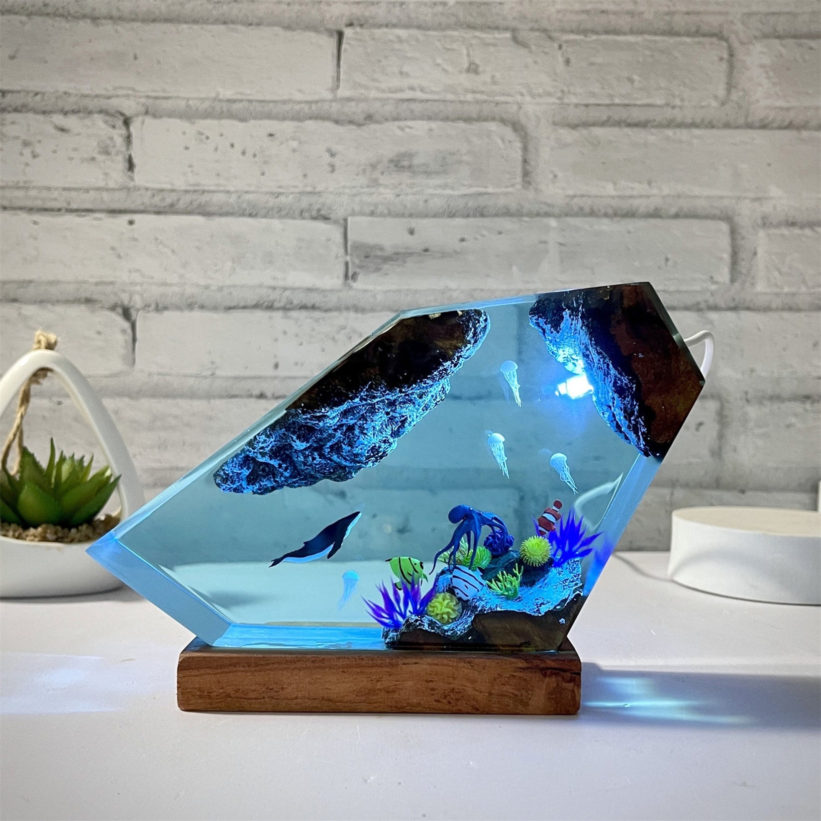 ‌Humpback Whale and Jellyfish Ocean Resin Night Light