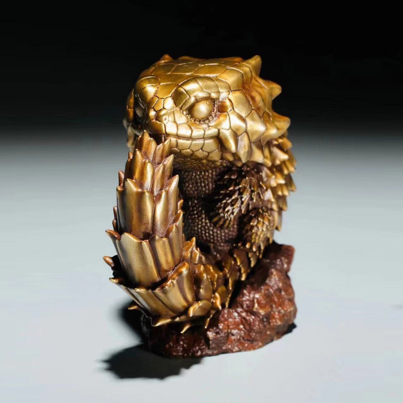 BOWUZHI Studio Bronze Armadillo Girdled Lizard Model