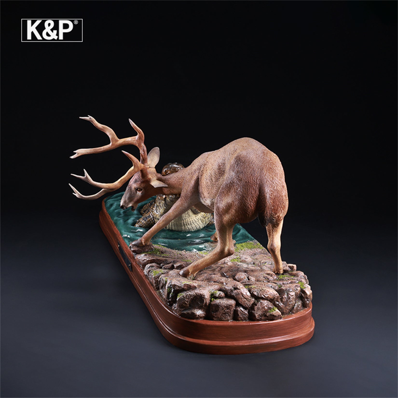 K&P Realistic Wildlife Hunting Scene Statue - Deer vs Crocodile