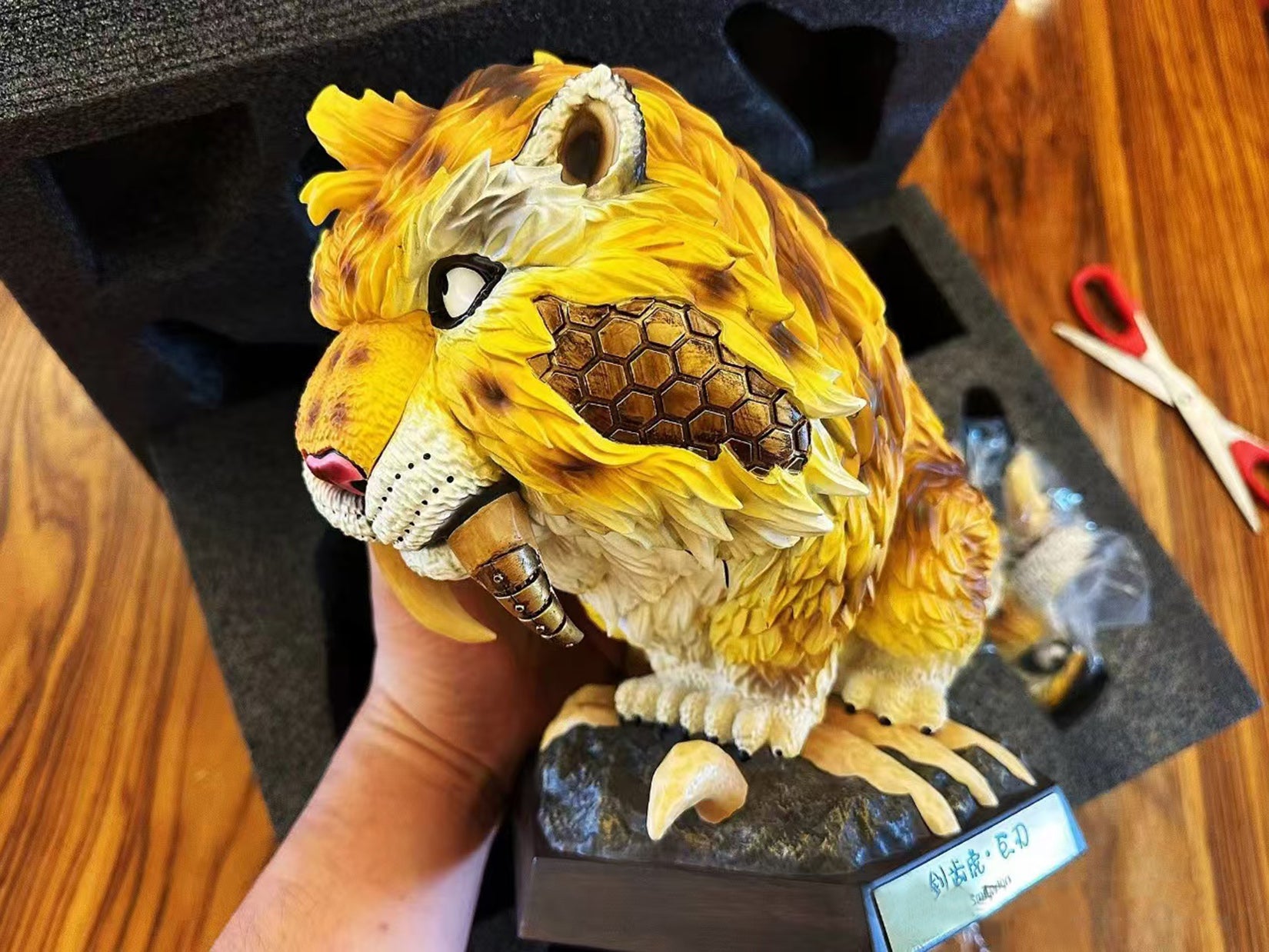 KONG SPECIES STUDIO Limited Saber-toothed Tiger