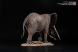 De CLAY Studio African Bush Elephant Scene Statue