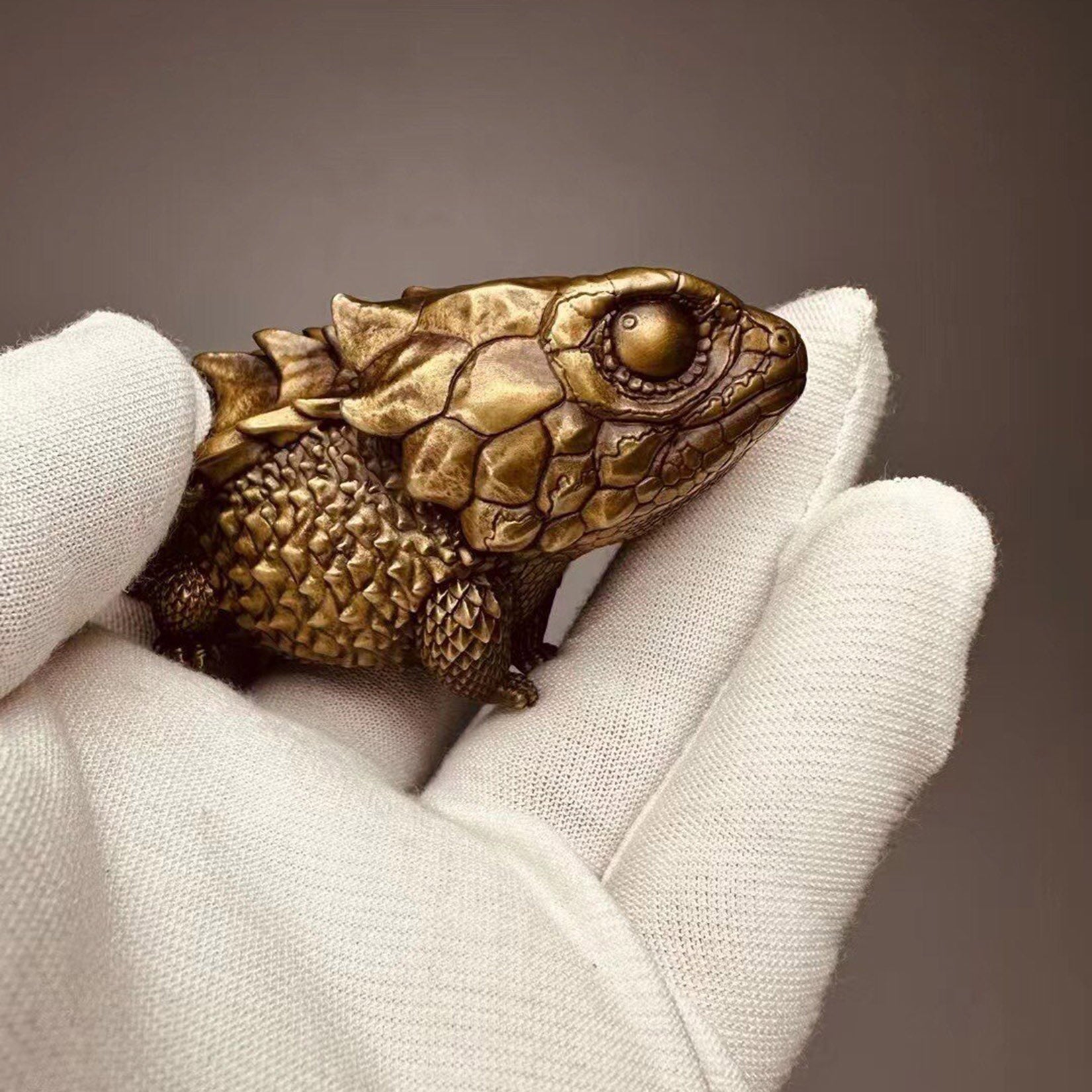 BOWUZHI Studio Bronze Red- eye Eagle Lizard Model