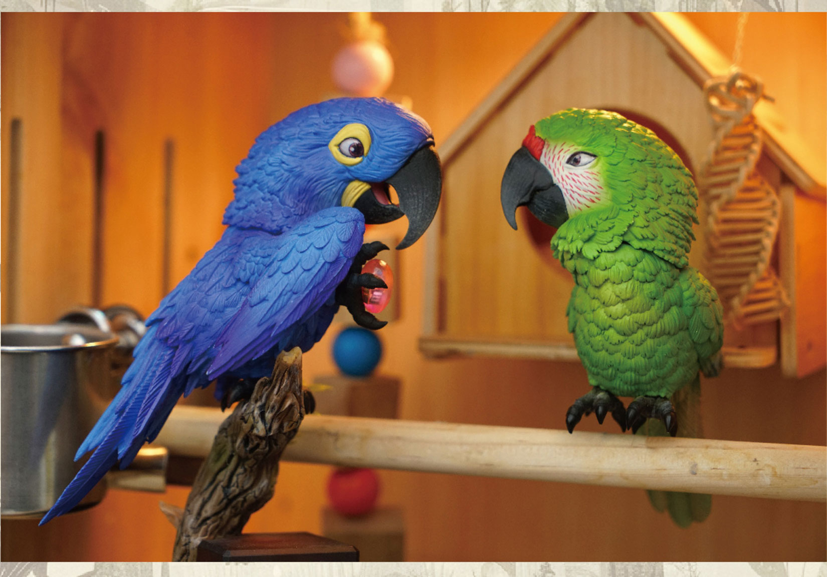 Great Green Macaw & Hyacinth Macaw Parrot Model