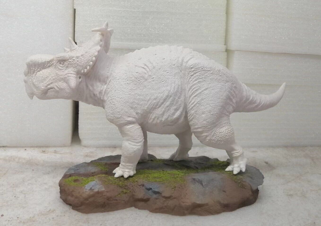 HAOLONGGOOD 1:20 Scale Pachyrhinosaurus Model