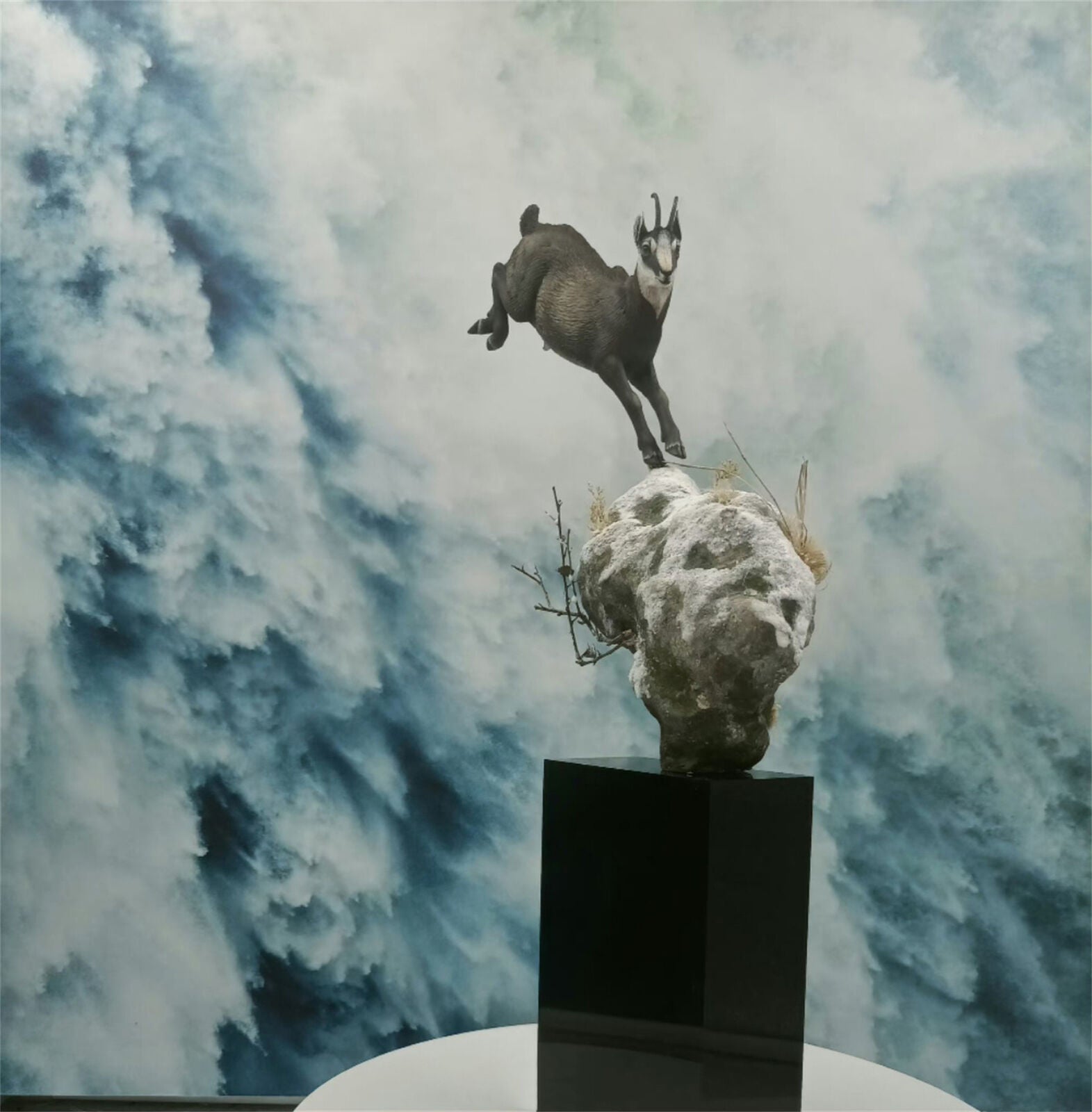 1/10 Golden Eagle VS Chamois Scene Model