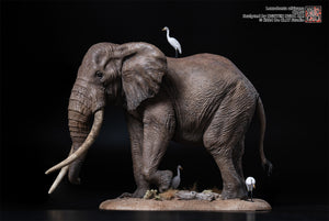 De CLAY Studio African Bush Elephant Scene Statue