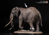 De CLAY Studio African Bush Elephant Scene Statue