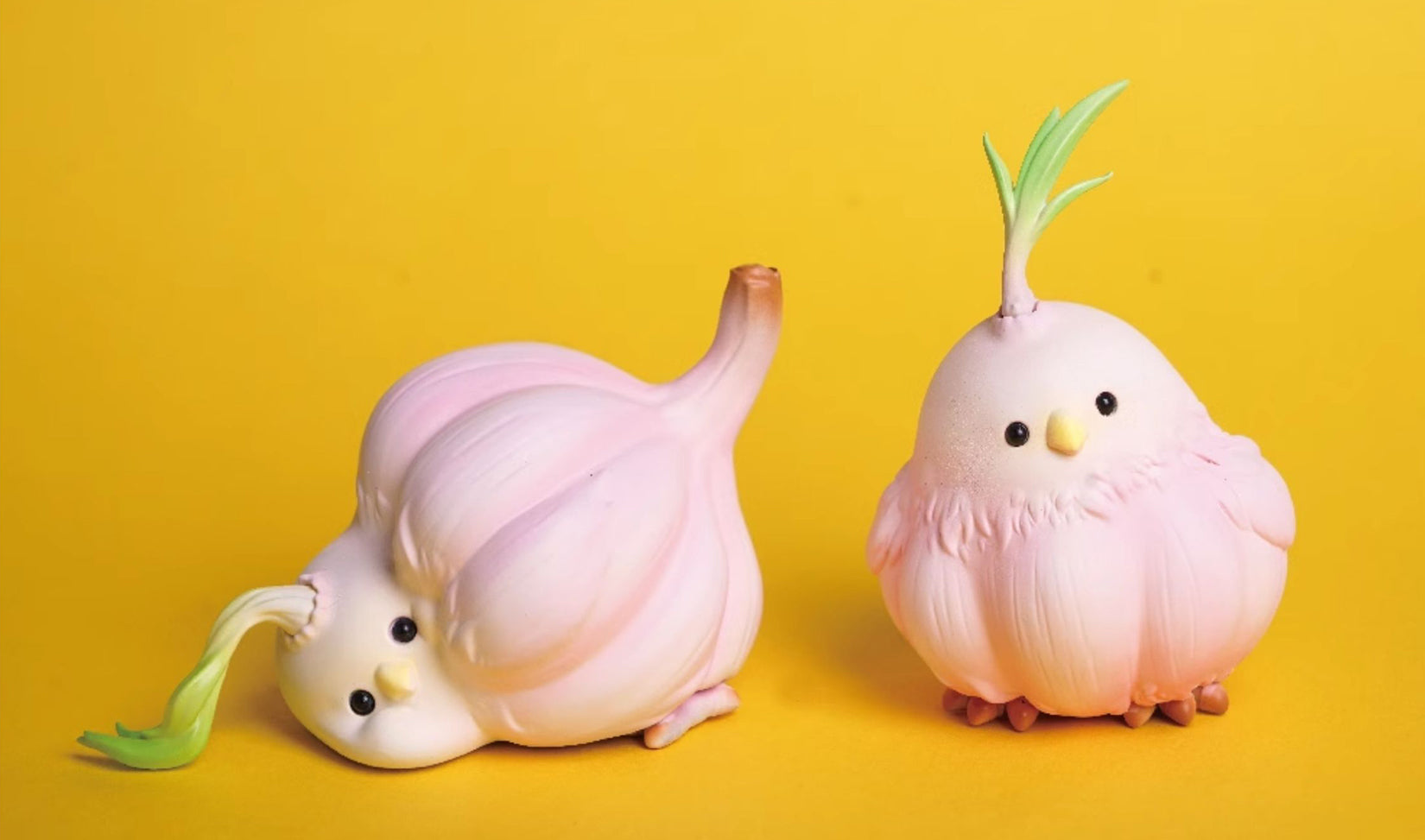 Lying Garlic Bird Model Animal Figure