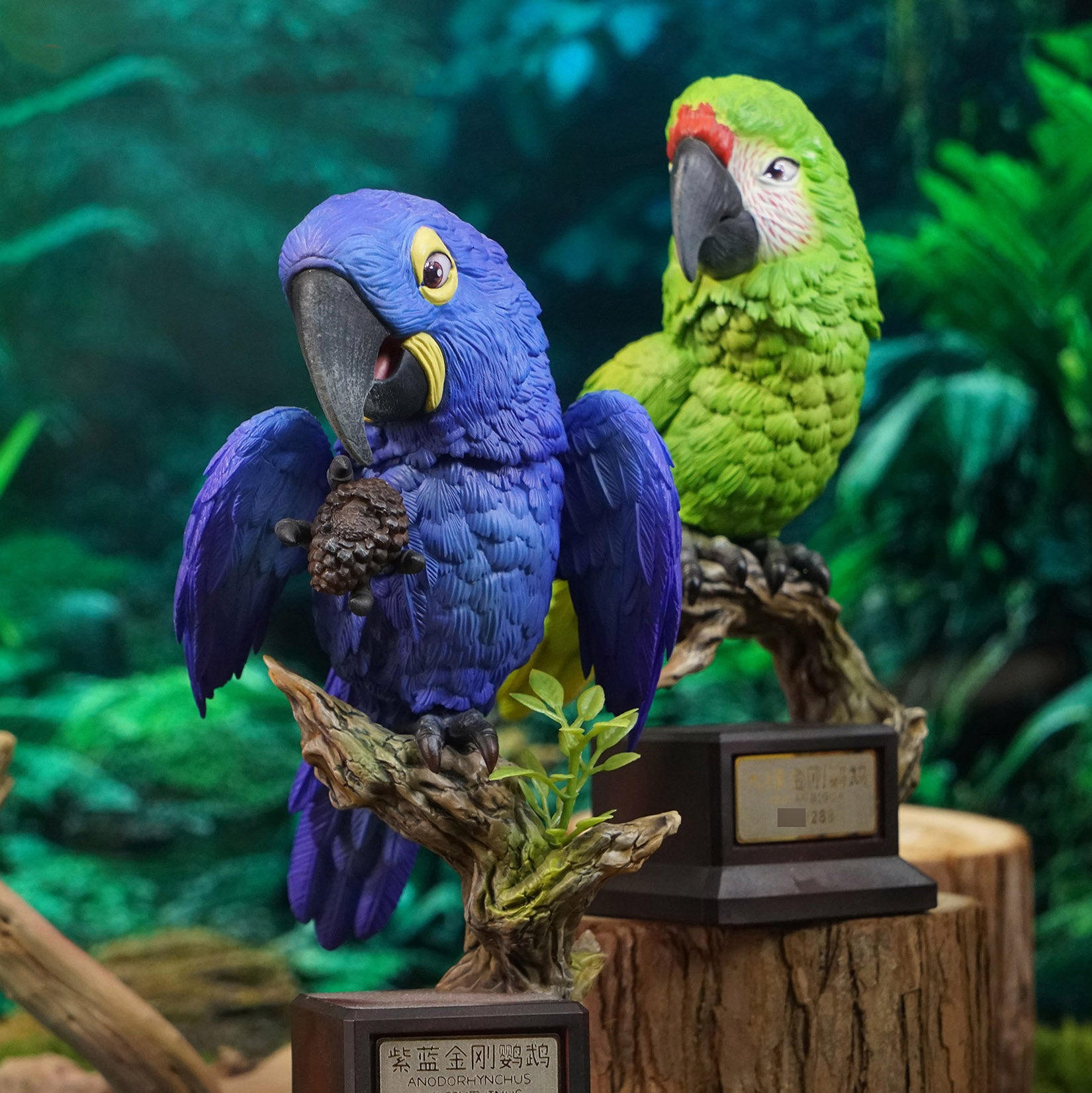 Great Green Macaw & Hyacinth Macaw Parrot Model