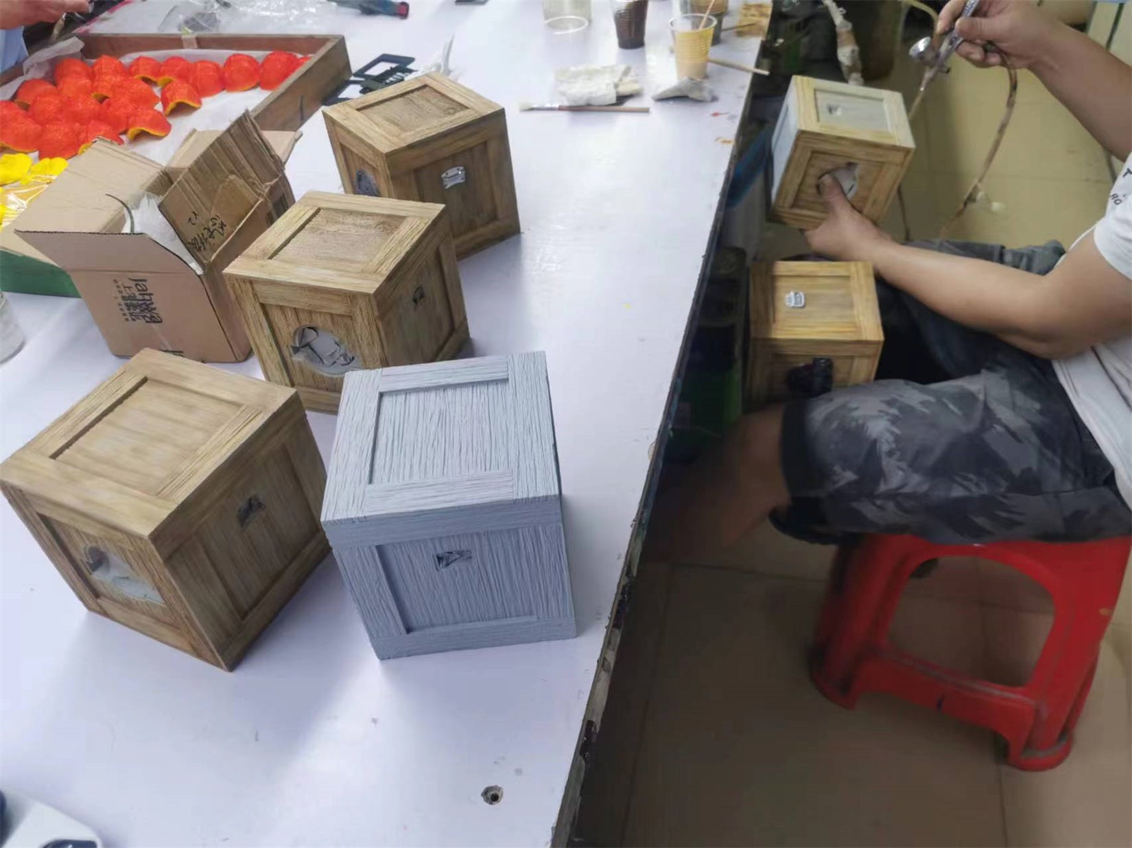 DINO DREAM 1:5 Scale Compsognathus Cage Statue