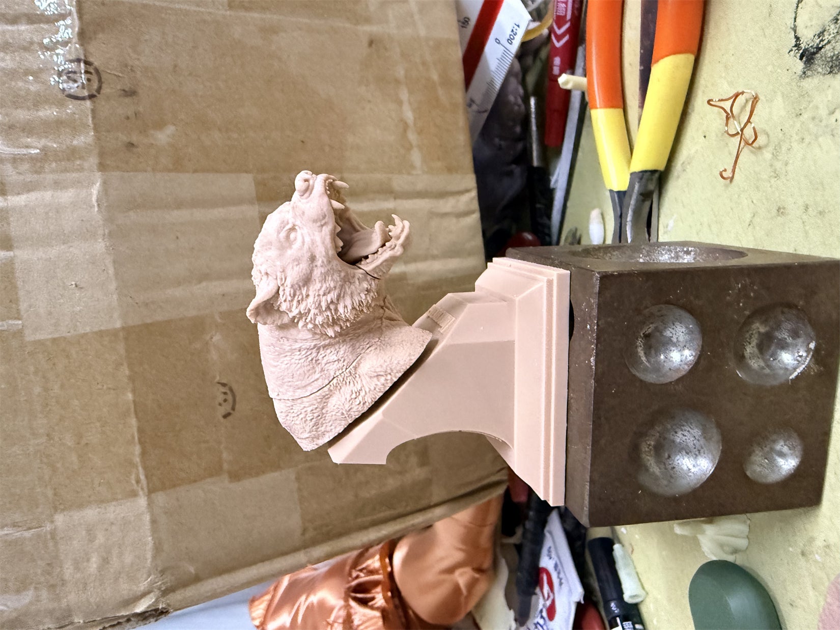 PASSION CHARGER Dinocrocuta Gigantea VS Kubanochoerus Model