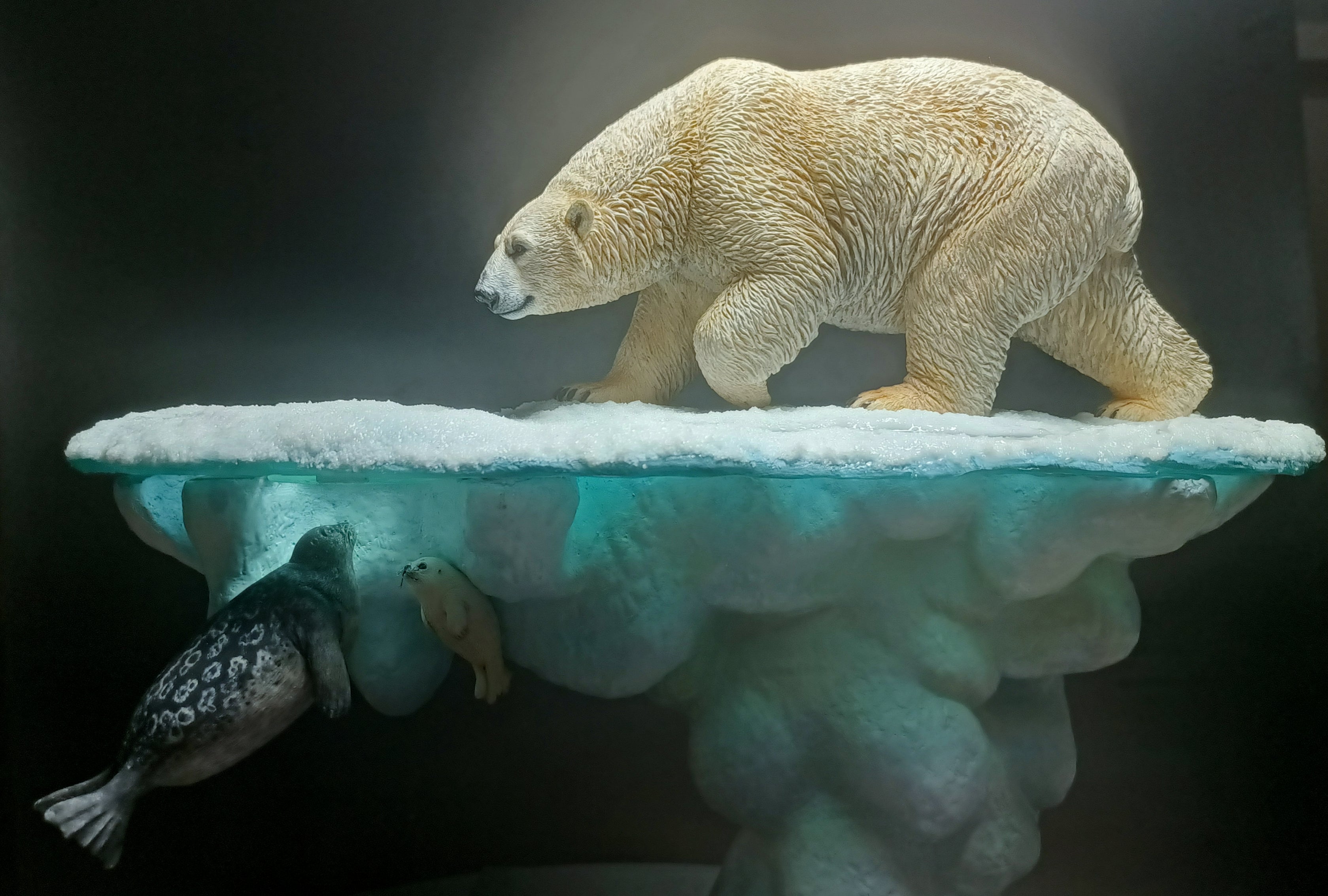 GuoXiong Studio 1/18 Scale Polar Bear Scene Model