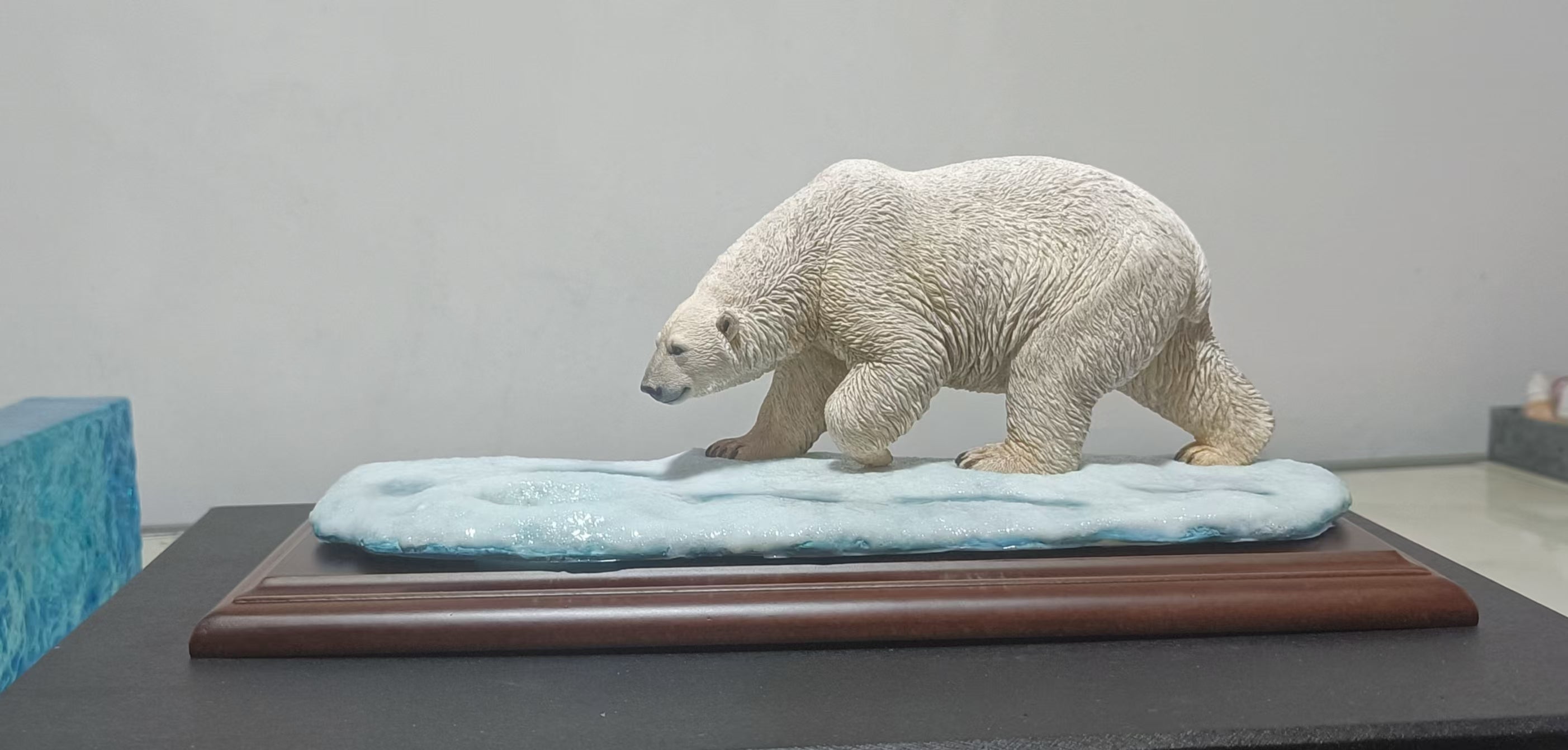 GuoXiong Studio 1/18 Scale Polar Bear Scene Model