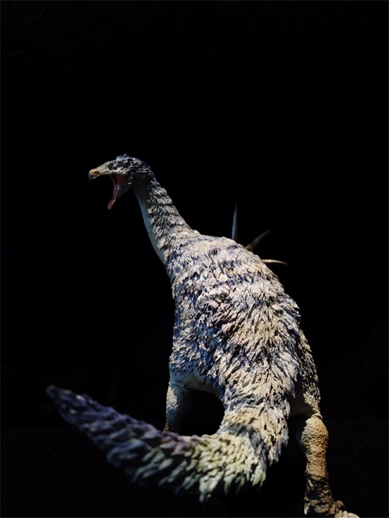 PASSION CHARGER Therizinosaurus Model