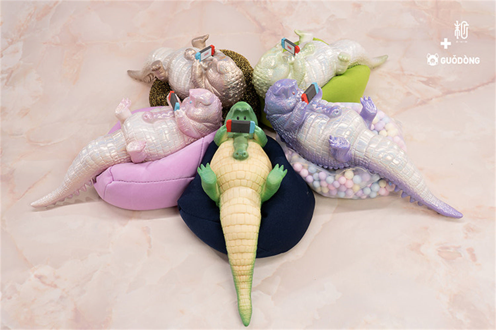 1/6 Scale Lazy Critters – Animals Lounging on the Sofa