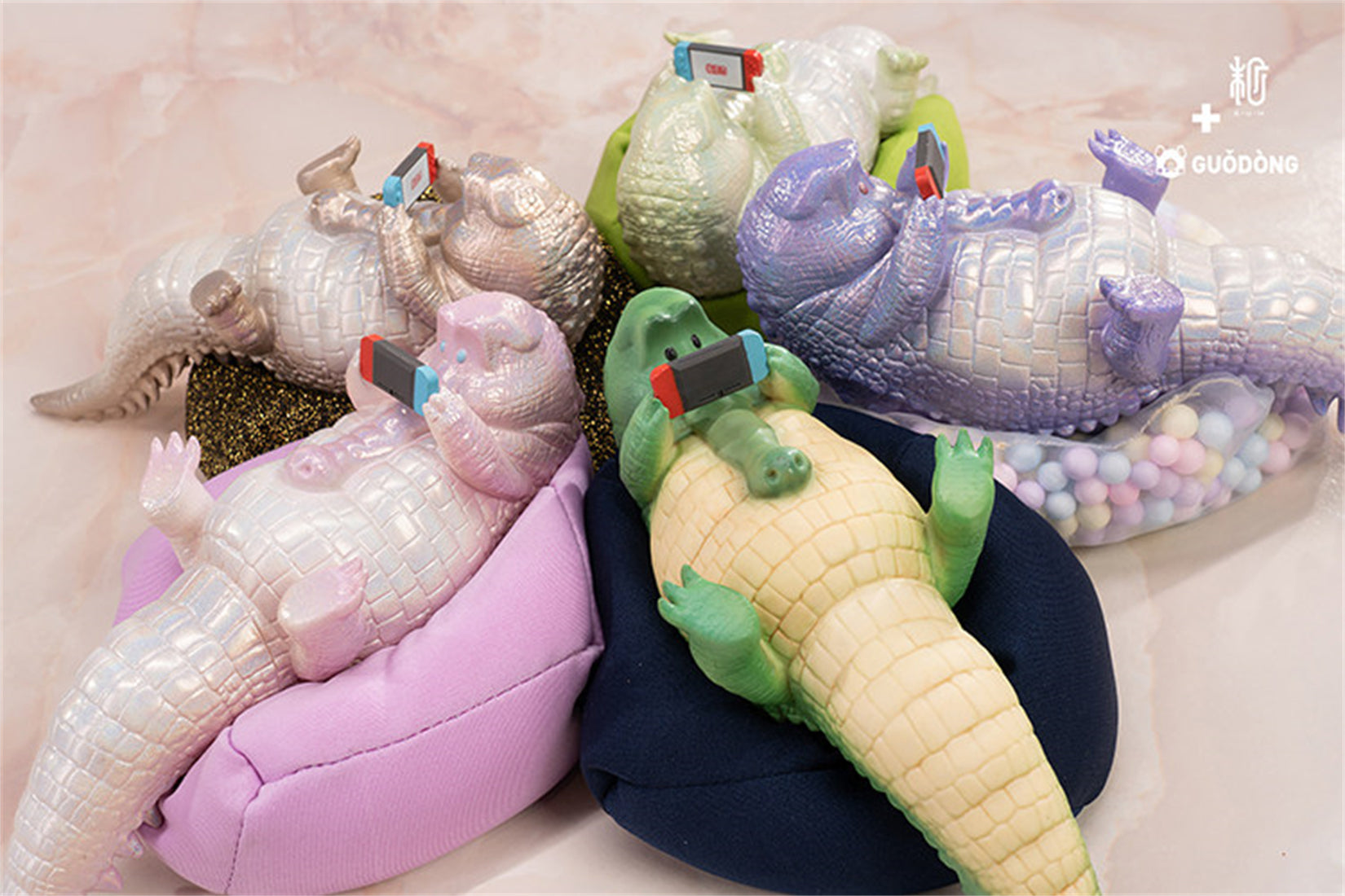 1/6 Scale Lazy Critters – Animals Lounging on the Sofa