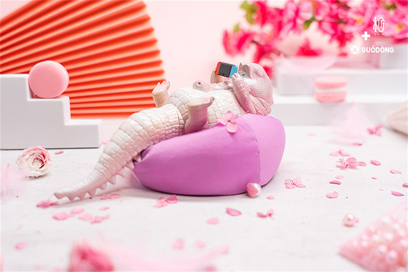 1/6 Scale Lazy Critters – Animals Lounging on the Sofa