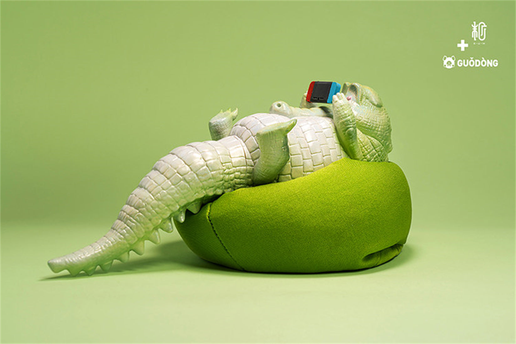 1/6 Scale Lazy Critters – Animals Lounging on the Sofa