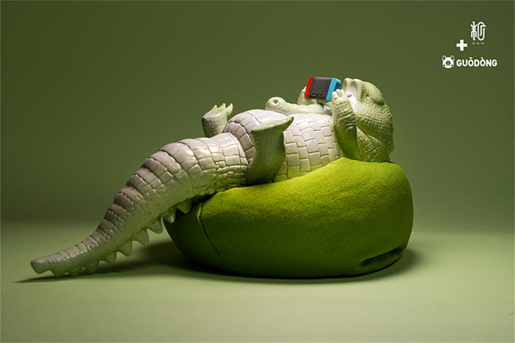 1/6 Scale Lazy Critters – Animals Lounging on the Sofa
