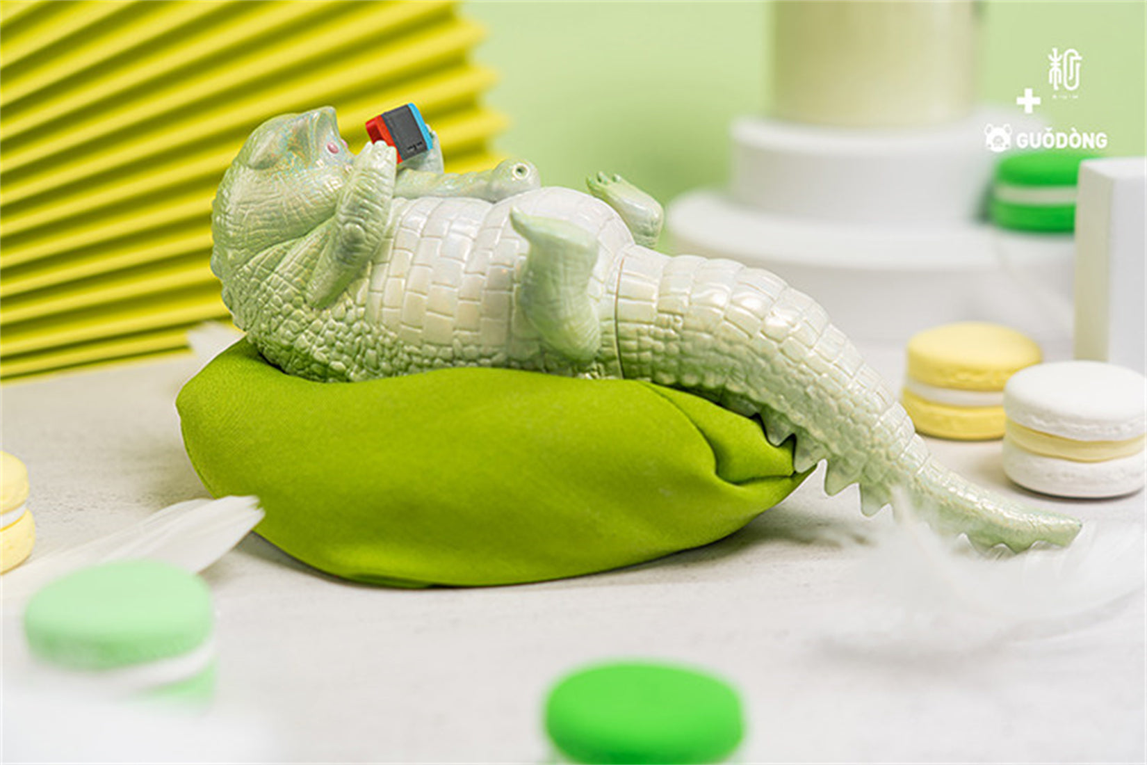 1/6 Scale Lazy Critters – Animals Lounging on the Sofa