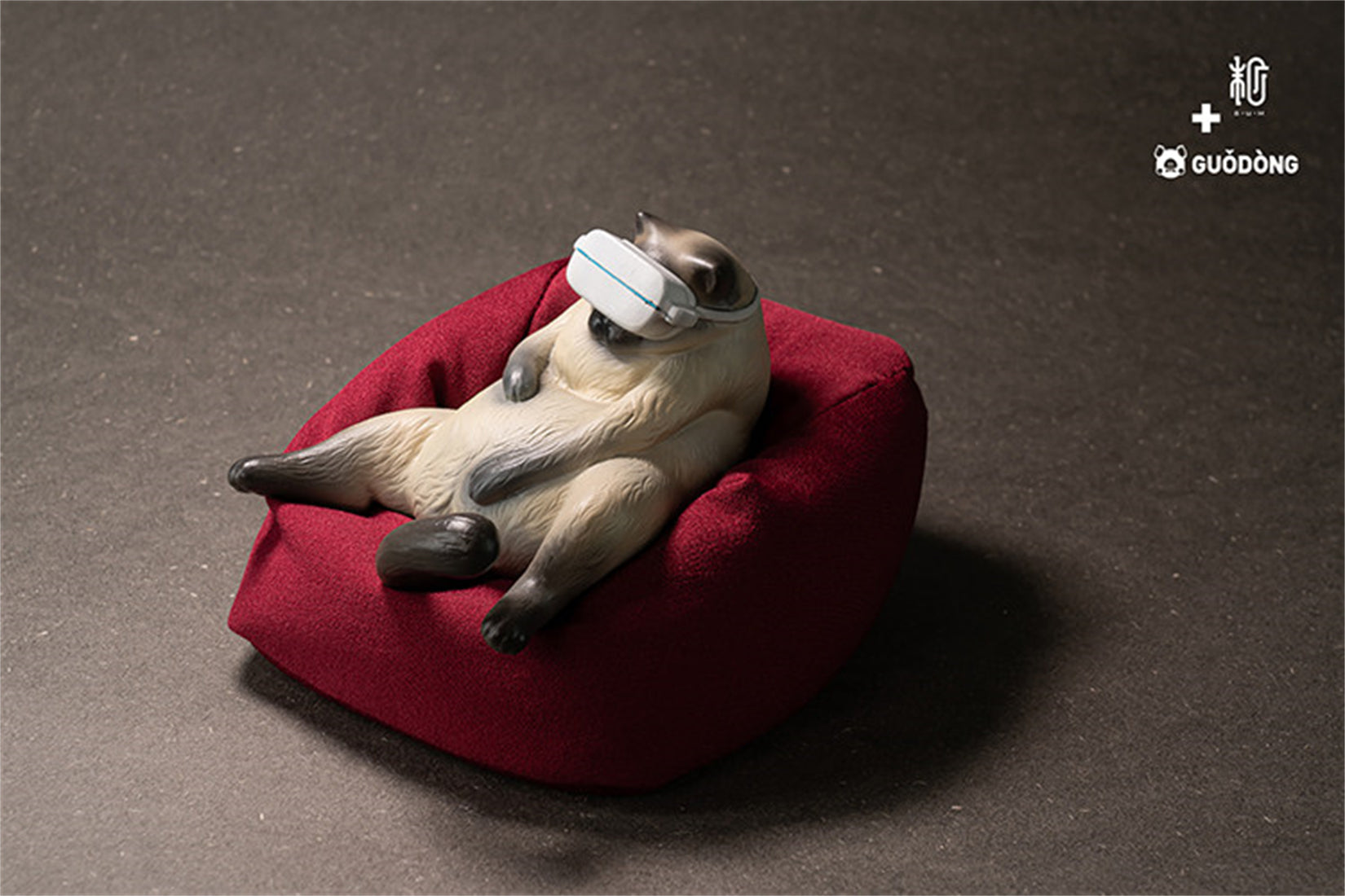 1/6 Scale Lazy Critters – Animals Lounging on the Sofa
