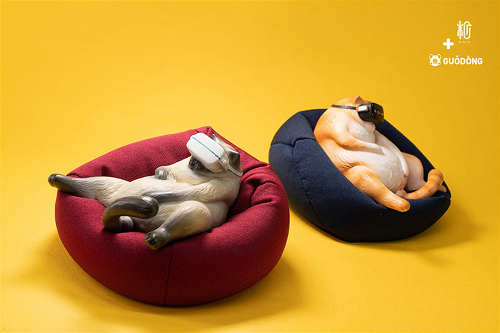 1/6 Scale Lazy Critters – Animals Lounging on the Sofa