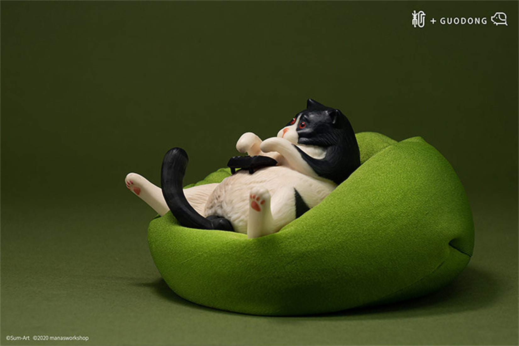 1/6 Scale Lazy Critters – Animals Lounging on the Sofa