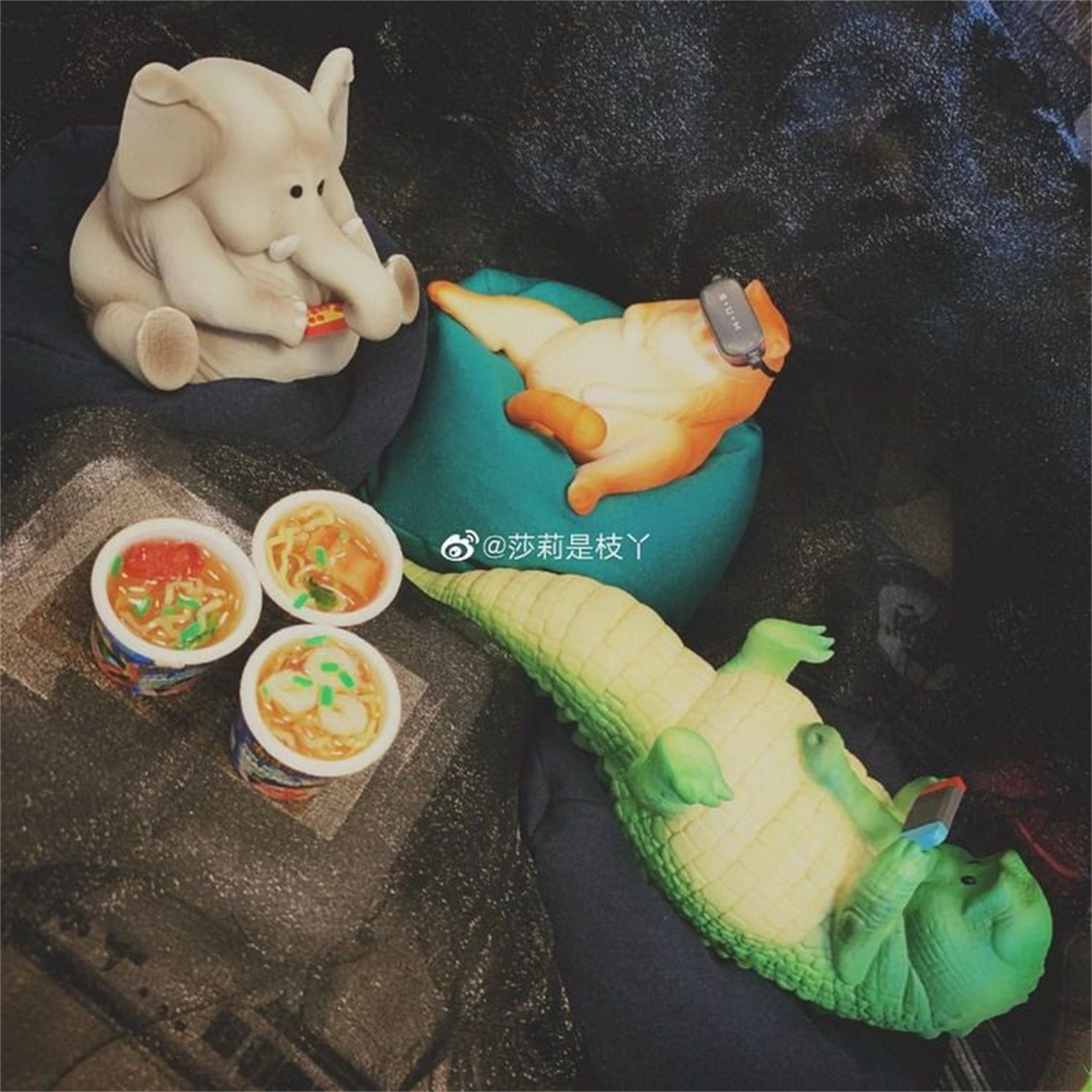 1/6 Scale Lazy Critters – Animals Lounging on the Sofa