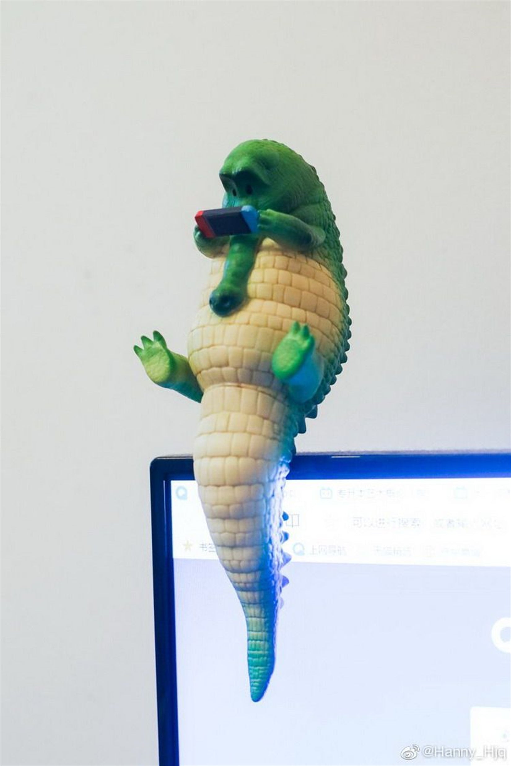 1/6 Scale Lazy Critters – Animals Lounging on the Sofa