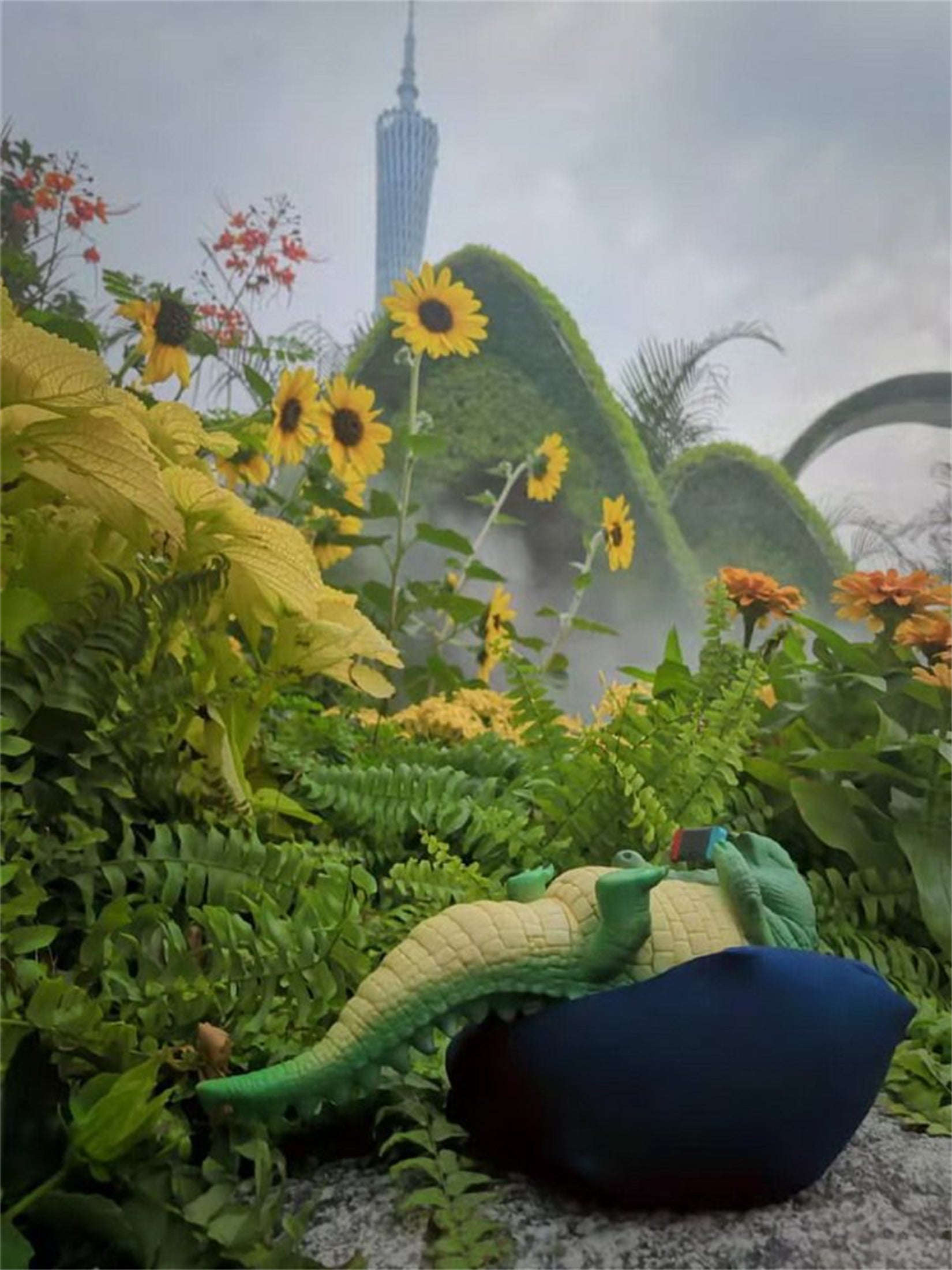 1/6 Scale Lazy Critters – Animals Lounging on the Sofa