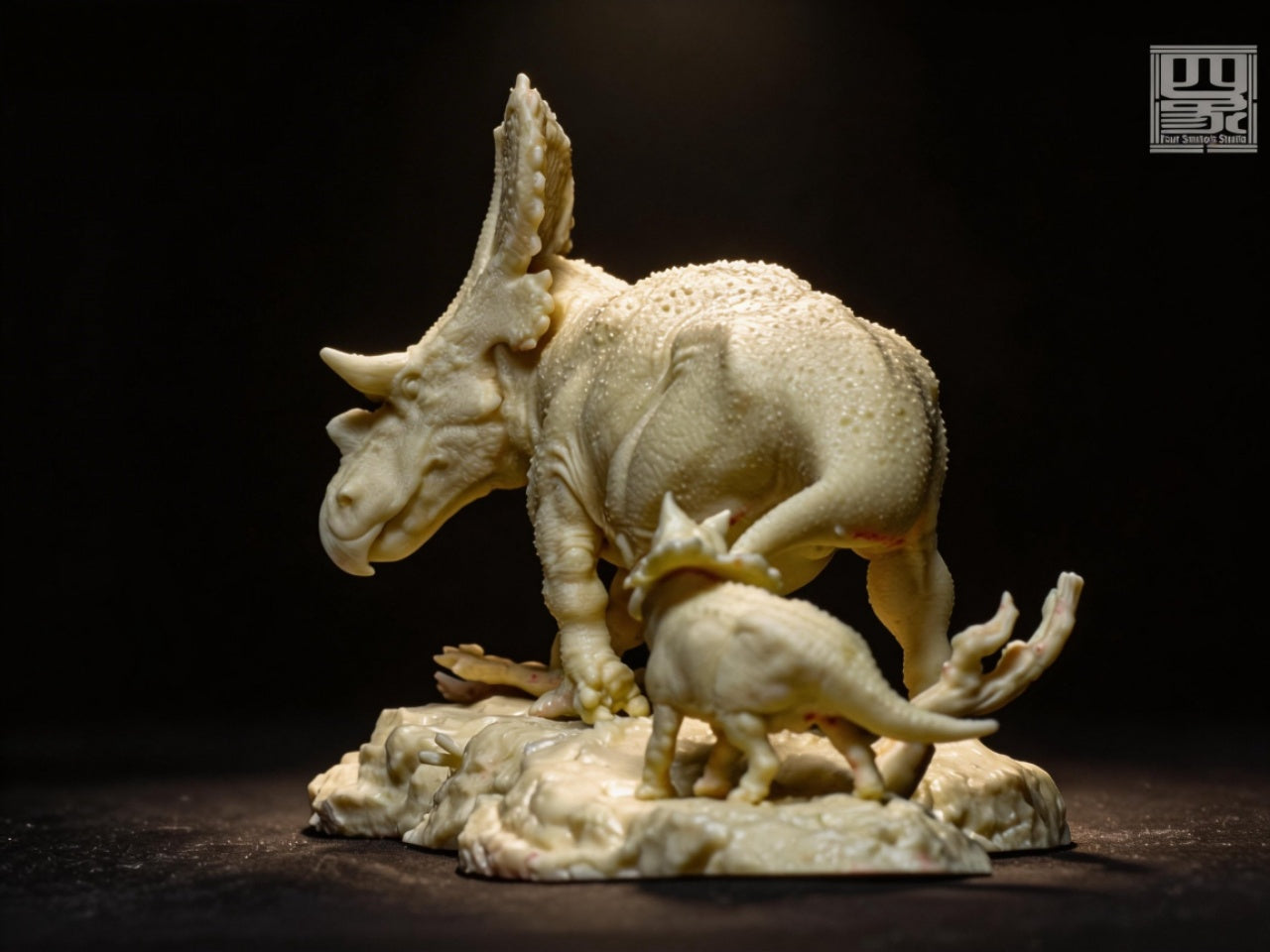 PASSION CHARGER Mercuriceratops gemini Model