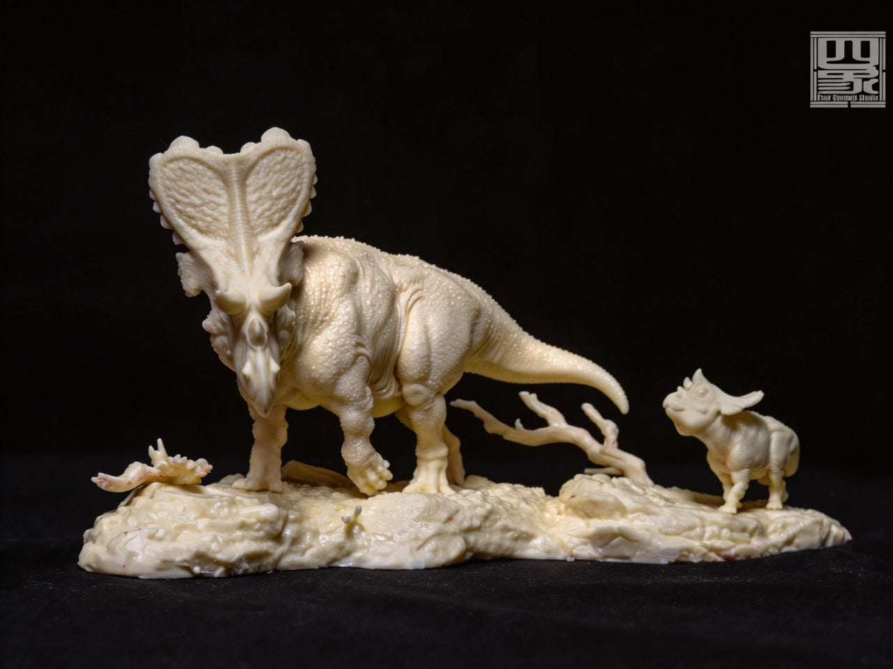 PASSION CHARGER Mercuriceratops gemini Model